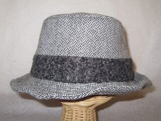 ワイヤー入り低めハット