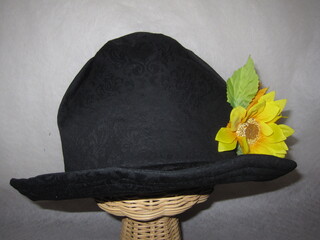 ツバ広タック入りハット